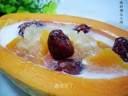 Stewed fresh milk with papaya