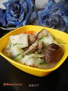 Wonton in mushroom pork ribs soup