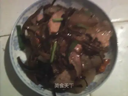 stir-fried tea tree mushroom with bacon