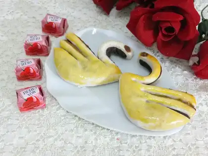 Flying swan crisp