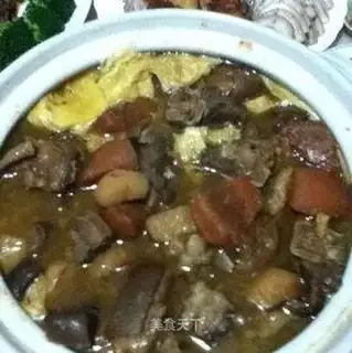 Sheep belly stew with frankincense branches and bamboo