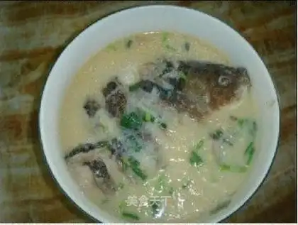 Radish and crucian carp soup