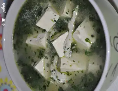 Shepherd's purse shredded chicken tofu soup