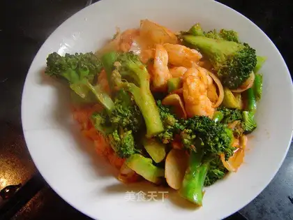 Fried shrimp with lily and broccoli