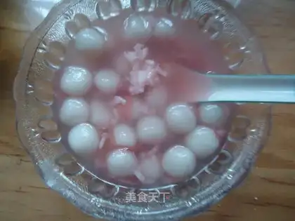 Rose-brewed rice soup