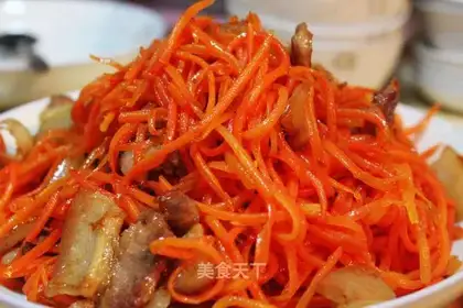 stir-fried shredded carrot with pork belly