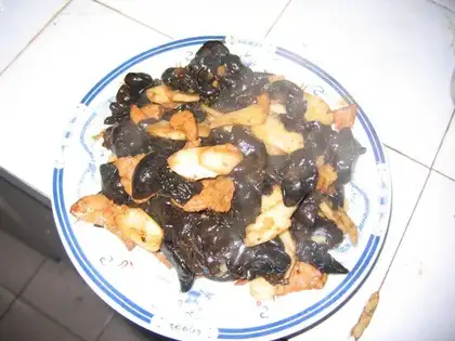 Sauteed pork slices with water chestnut