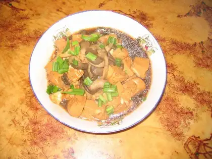 Braised mushrooms with tofu