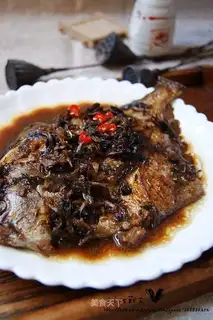Stewed fish with dried plum vegetables