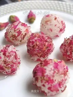 Rose glutinous rice balls