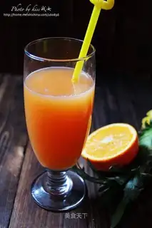 Freshly squeezed fruit and vegetable juice