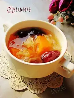Papaya, red dates, and tremella soup