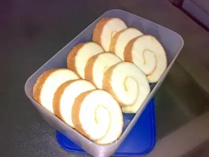 Yogurt cake roll
