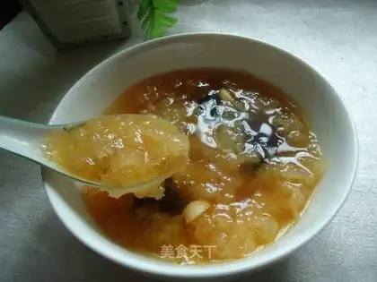 Red dates, lotus seeds, and white fungus soup