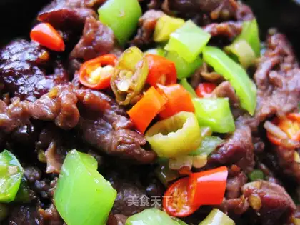 stir-fried beef with three peppers
