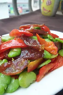 stir-fried sausage with broad beans and red peppers