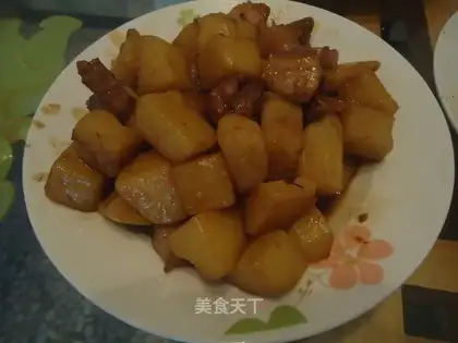 Braised pork with potato