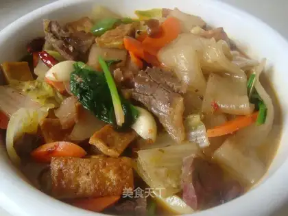 Stewed beef with vegetable noodles