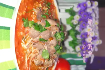 Fat beef with golden needle in tomato sauce