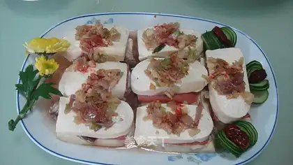 Steamed tofu with fish, ham and sausage
