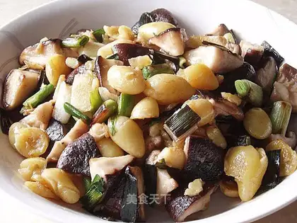 stir-fried ginkgo with green garlic and mushrooms