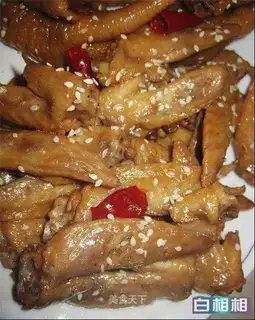 Stewed chicken wings and chicken feet