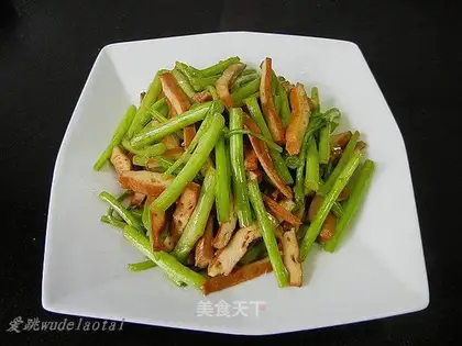 stir-fried wormwood stalks with spiced dried tea