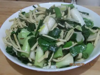 stir-fried white leaves with garlic