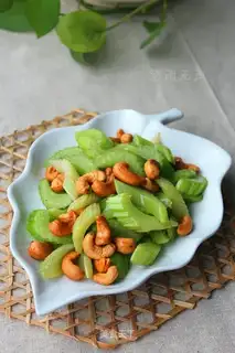 stir-fried celery with cashew nuts