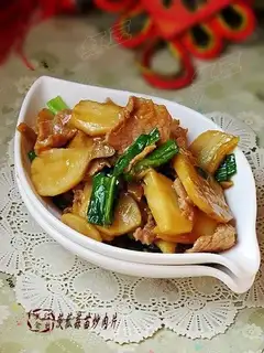Stir fried pork slices with rice mushroom and garlic sprouts
