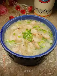 Shredded potatoes and white shrimp soup