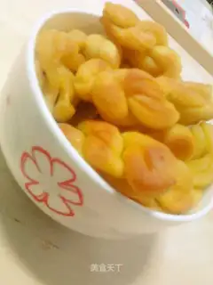 Honey, egg, small twist