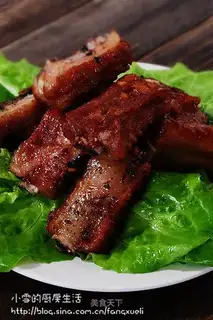 Grilled pork ribs with black pepper and tin foil