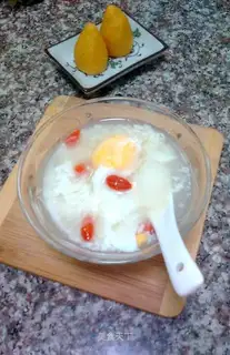 Wine-brewed egg soup rice cake