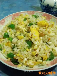 Fried rice with vegetable pepper and egg