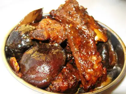Home-cooked braised pork ribs