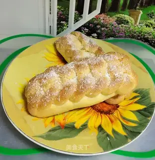 Puffed coconut bread