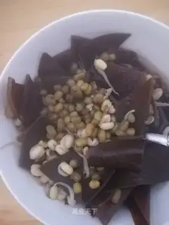 Seaweed green bean soup