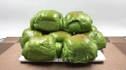 Scrambling tea with soft bread