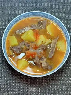 Tomato potato tailbone soup