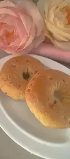 Red-tree sesame mascara bread