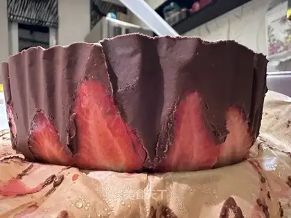 Strawberry lava chocolate cake