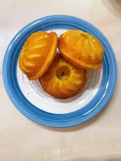 Happy almond sponge cake