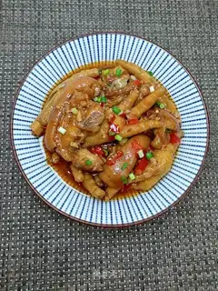 Pig feet, chicken claws