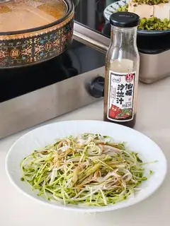 Smash the peas with a golden needle mushroom