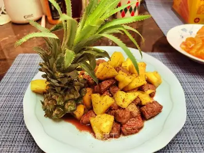 Pineapple black pepper beef