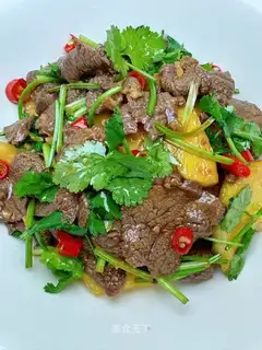 Pineapple with beef