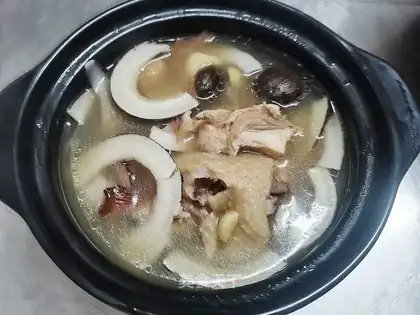 Pumpkin-free date palm chicken. Soup