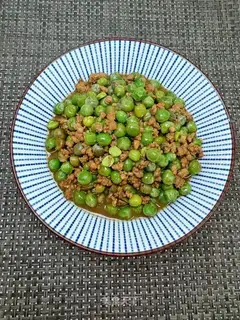 Peas fried meat