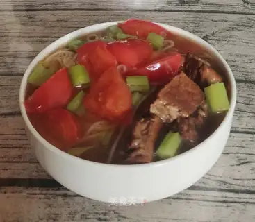 Tomato beef noodles